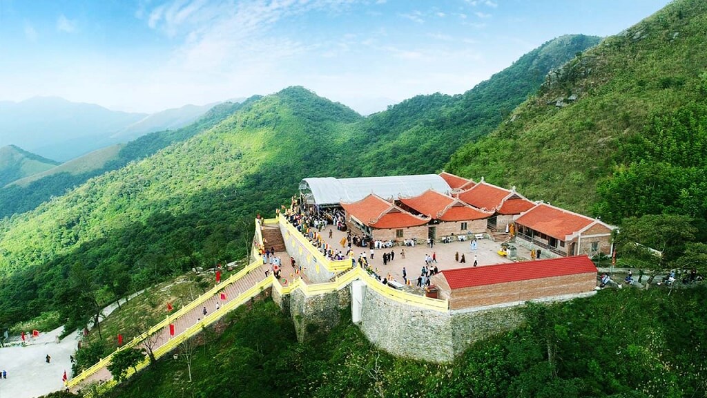 Khu di tích Yên Tử được mệnh danh là "Đất tổ Phật Giáo Việt Nam"